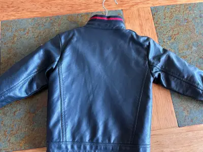 Chaqueta de ecocuero infantil negra - miniatura 2