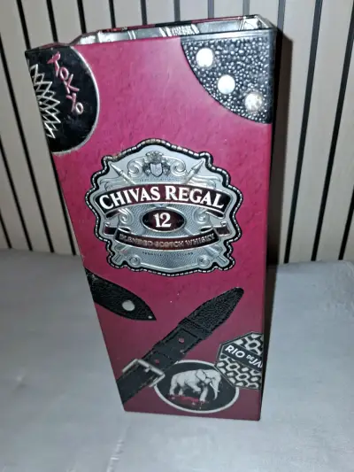 Caja de edición especial Chivas Regal 12 - miniatura 1