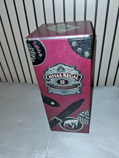 Caja de edición especial Chivas Regal 12 - miniatura 2