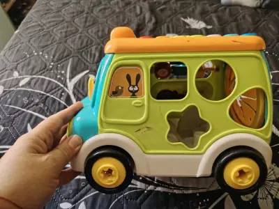 Juguete educativo camioncito colorido - miniatura 3