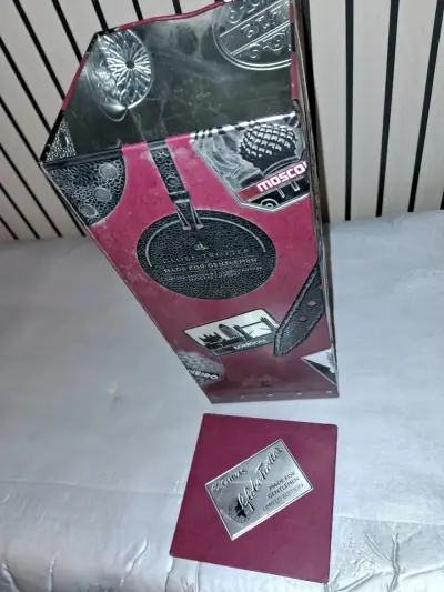 Caja de edición especial Chivas Regal 12 - miniatura 5