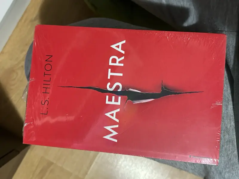 Libro 'Maestra' de L.S. Hilton