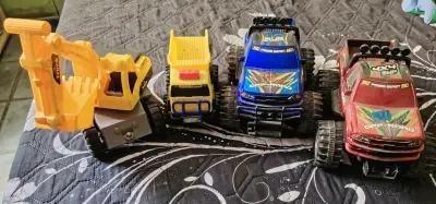 Set de camiones de juguete - miniatura 1