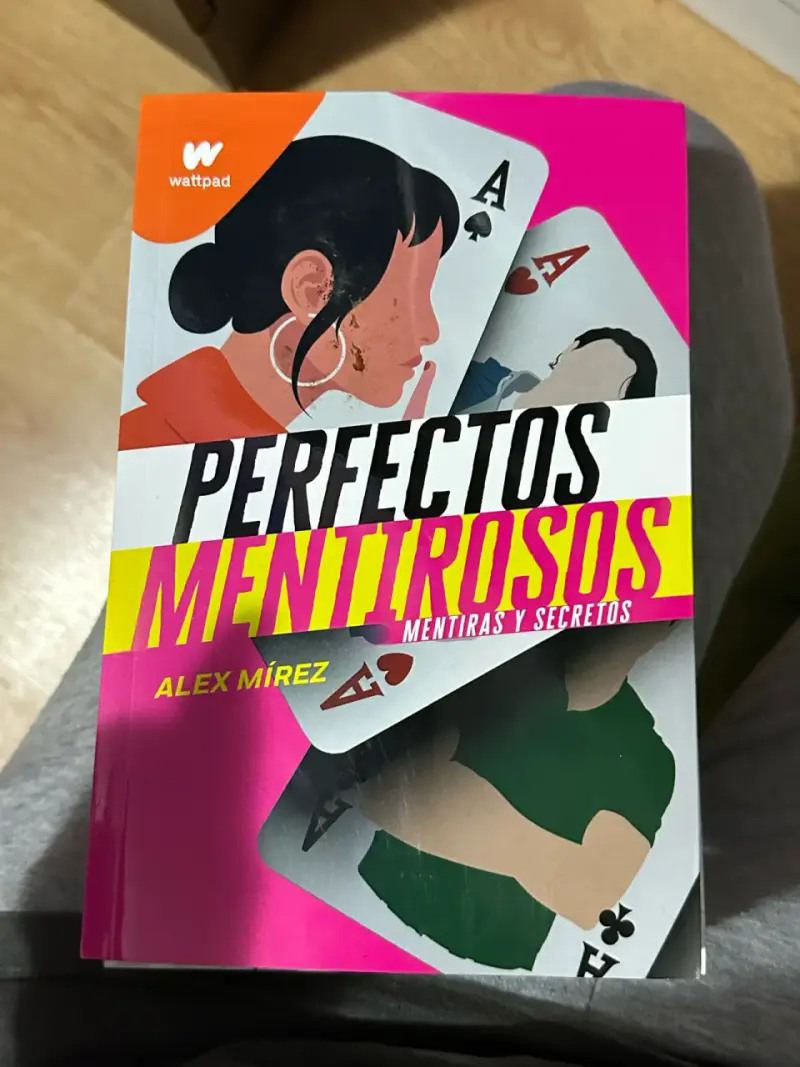 Libro 'Perfectos Mentirosos' de Alex Mírez