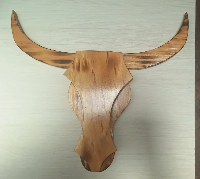Cabeza de toro decorativa de madera - 1