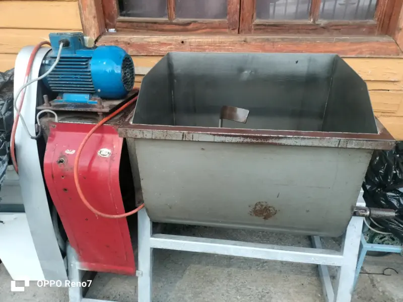 Se vende revolvedora de masa con motor de 50 kilos - 1