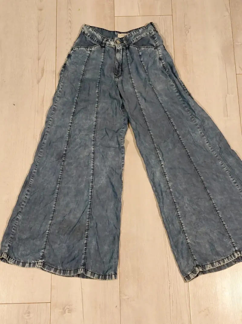 Pantalones anchos de mezclilla