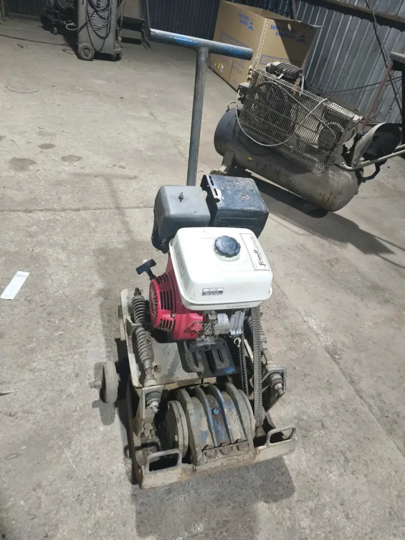Compactadora de suelo usada - 1