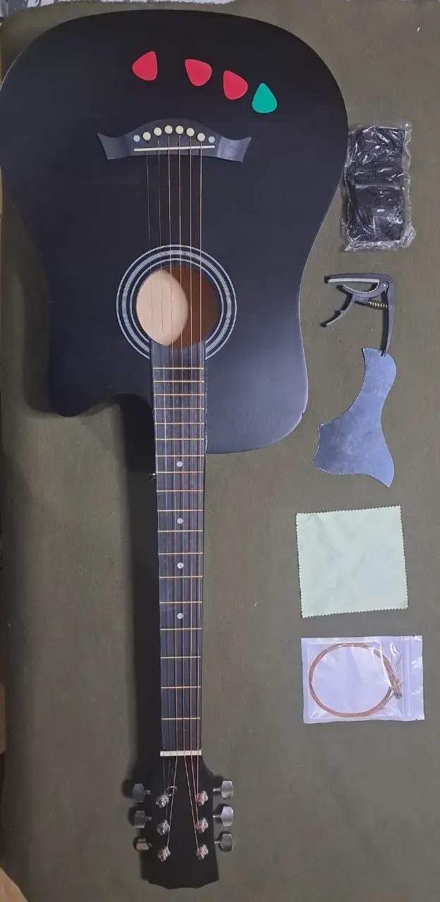 Guitarra acústica negra con accesorios - 1