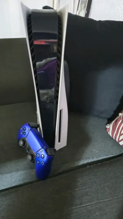 Consola PS5 con control azul - miniatura 1