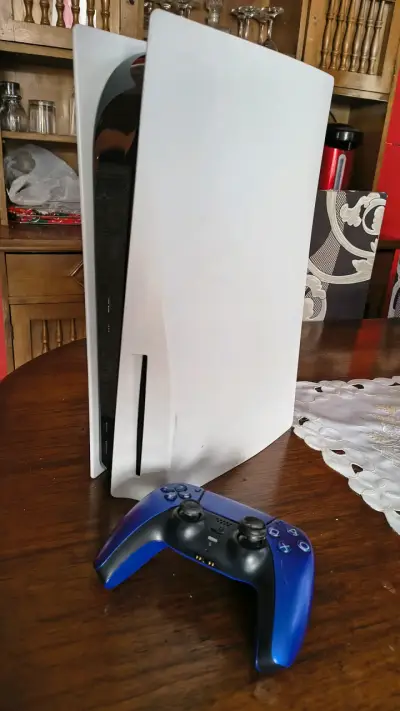 Consola PS5 con control azul - miniatura 3