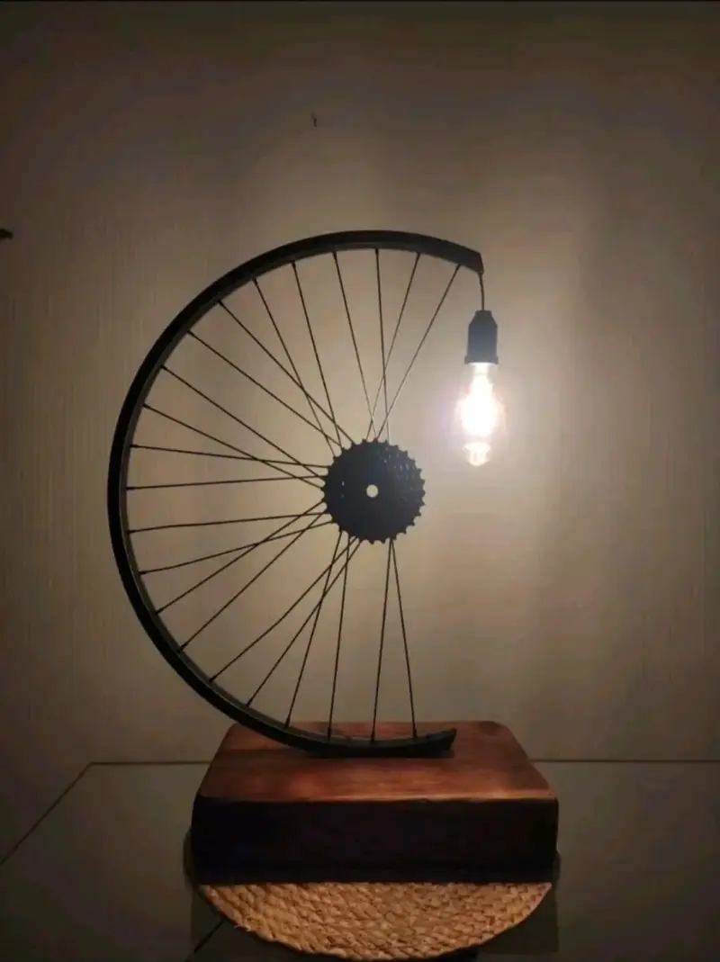 Lámpara decorativa rueda de bicicleta