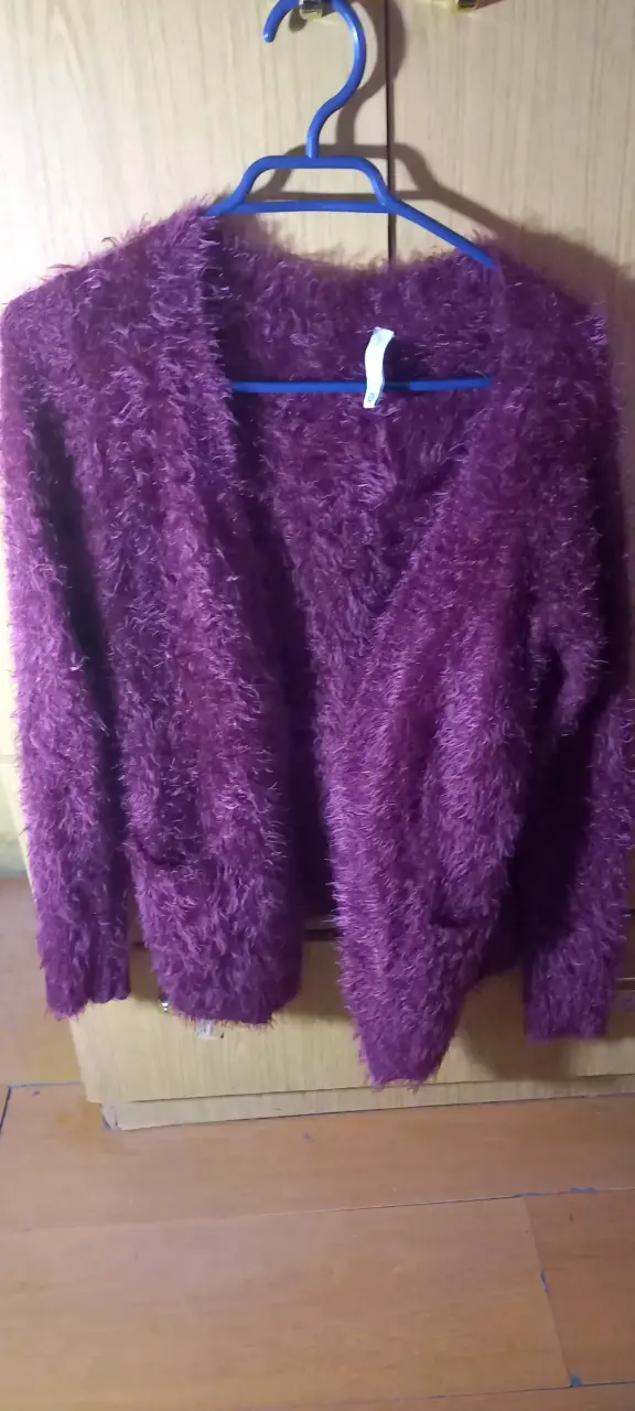 Chaqueta negra con capucha polares y tapaditos - 2