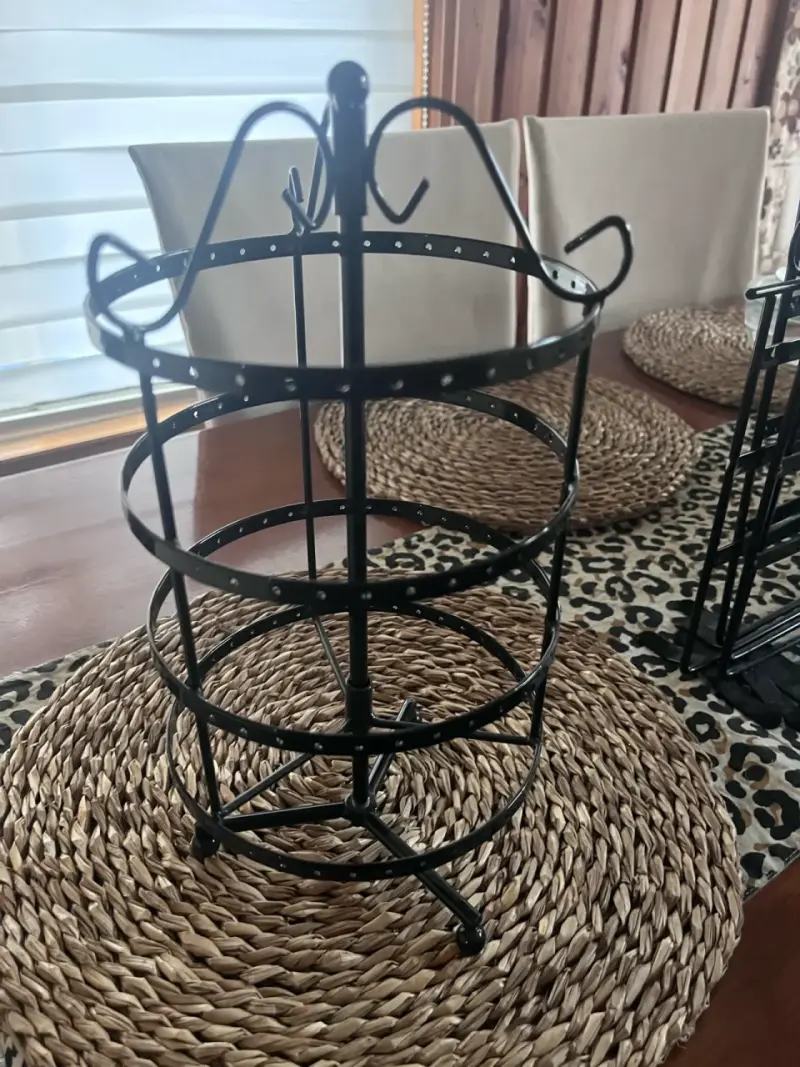 Porta aros  de metal negro