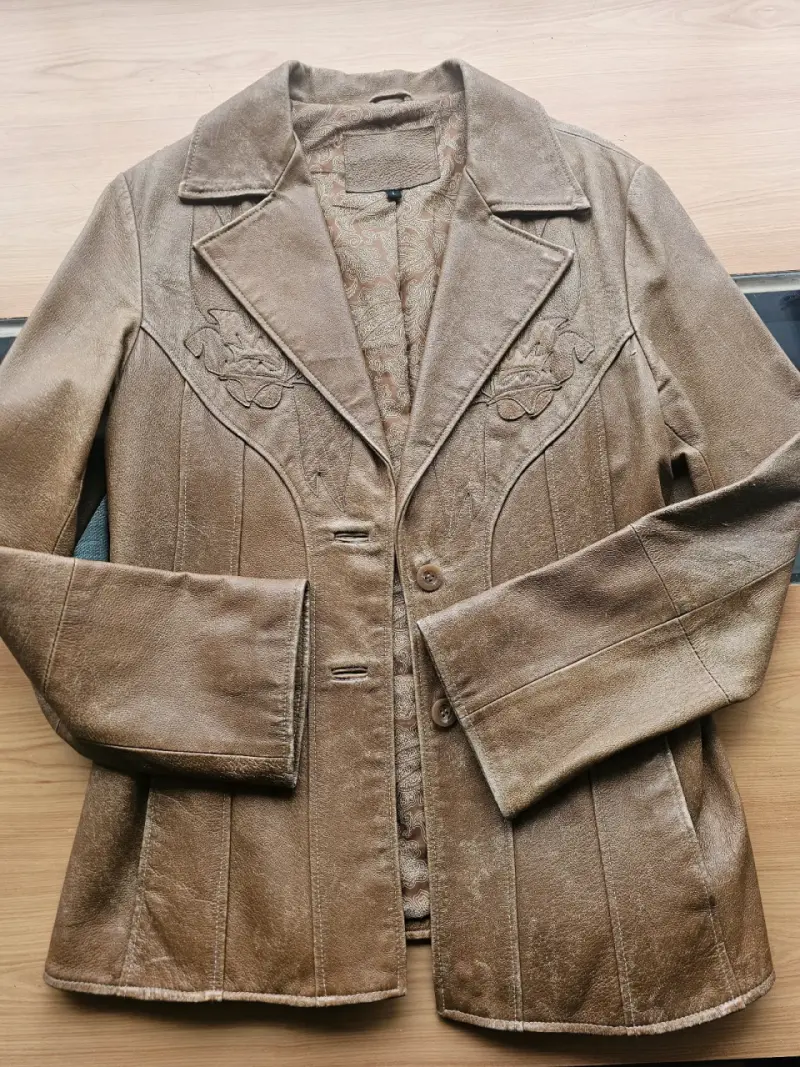 Chaqueta de cuero marrón