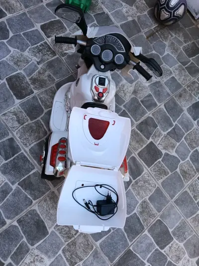 Moto eléctrica infantil blanca - miniatura 2