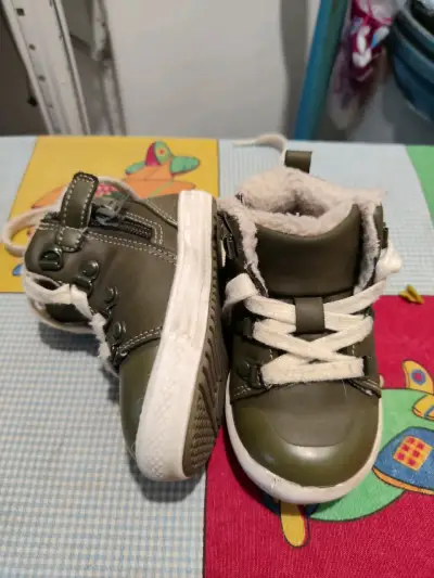 Zapatillas infantiles verdes con forro - miniatura 3