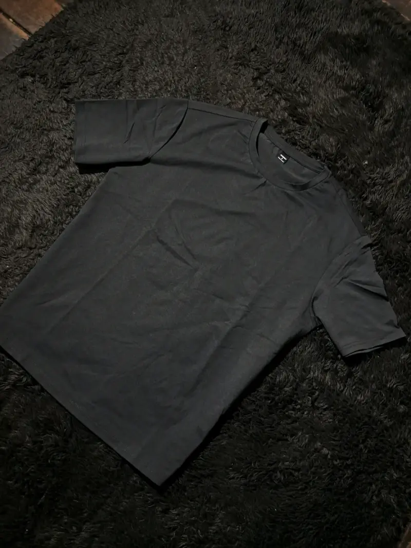 Polera negra básica - 2
