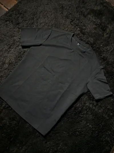 Polera negra básica - miniatura 2
