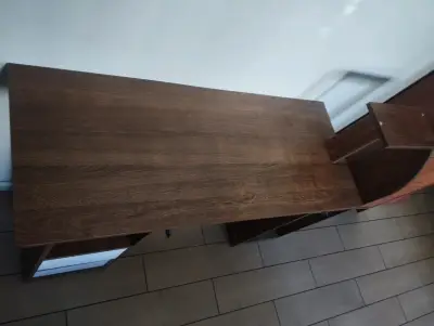 Escritorio de madera oscuro - miniatura 1