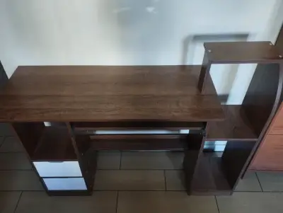Escritorio de madera oscuro - miniatura 3