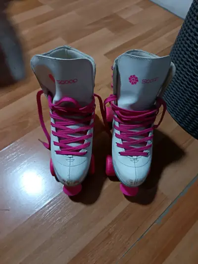 Patines retro blancos con rosado - miniatura 1