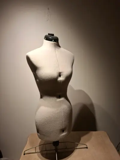 Maniquí de costura, ajustable - beige - miniatura 1