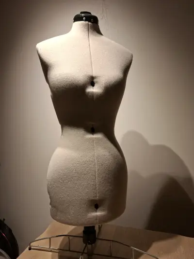 Maniquí de costura, ajustable - beige - miniatura 2