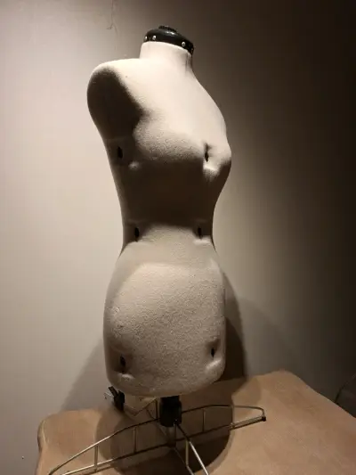 Maniquí de costura, ajustable - beige - miniatura 3