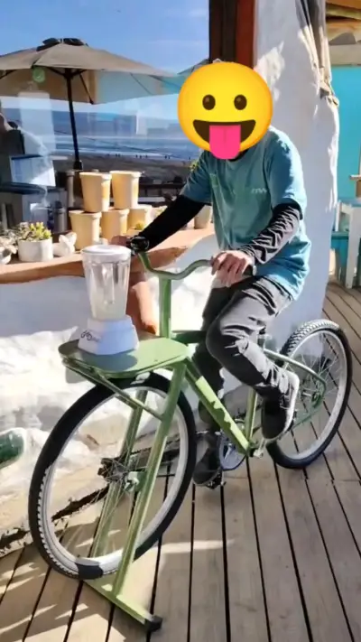 Bicicleta licuadora verde - miniatura 3
