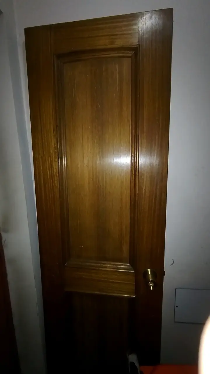 Puerta de madera clásica - 1