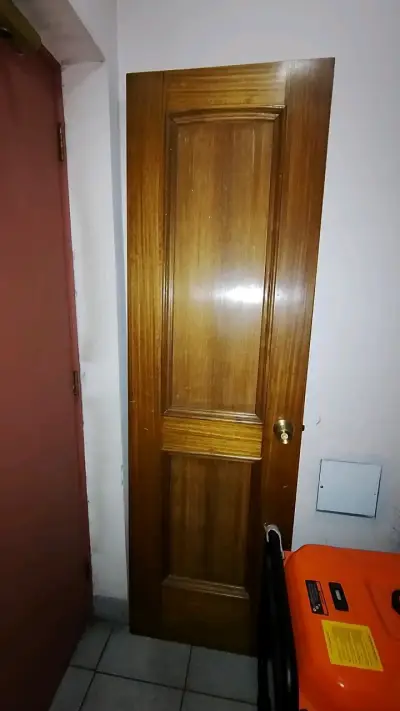 Puerta de madera clásica - miniatura 2