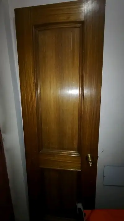 Puerta de madera clásica - miniatura 3