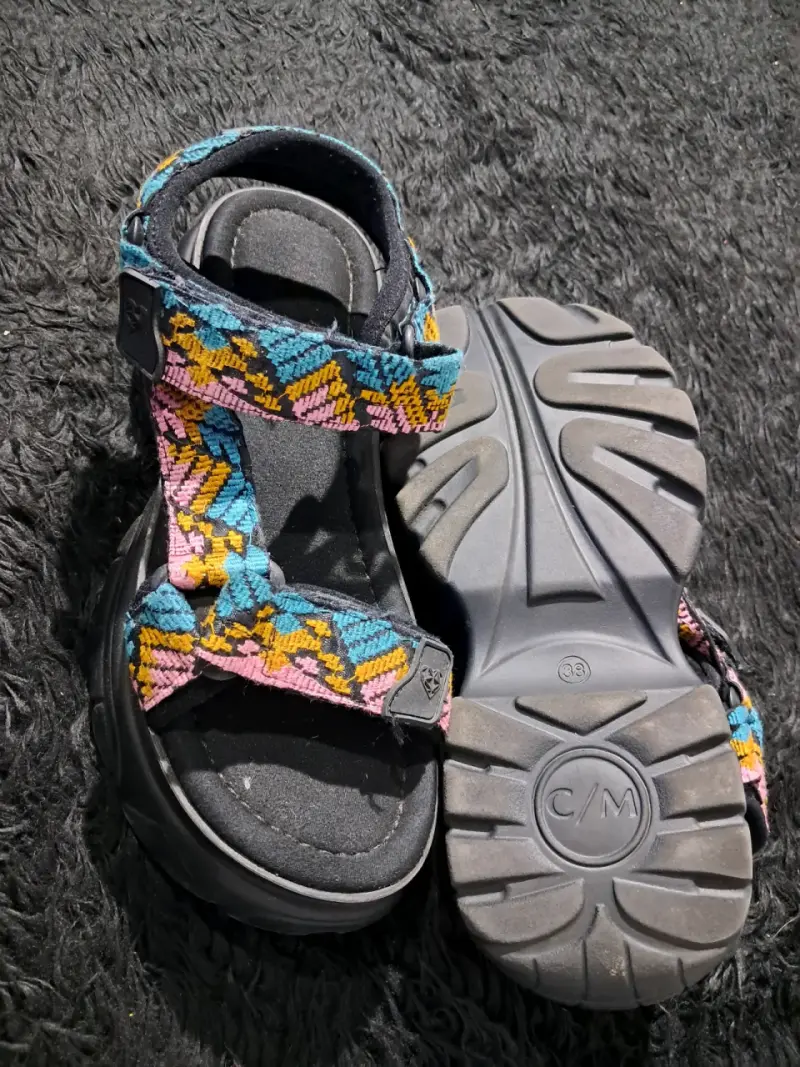 Sandalias semi nuevas de mujer Marca c/moran - 2