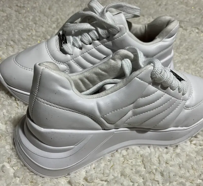 Zapatillas deportivas blancas - 1