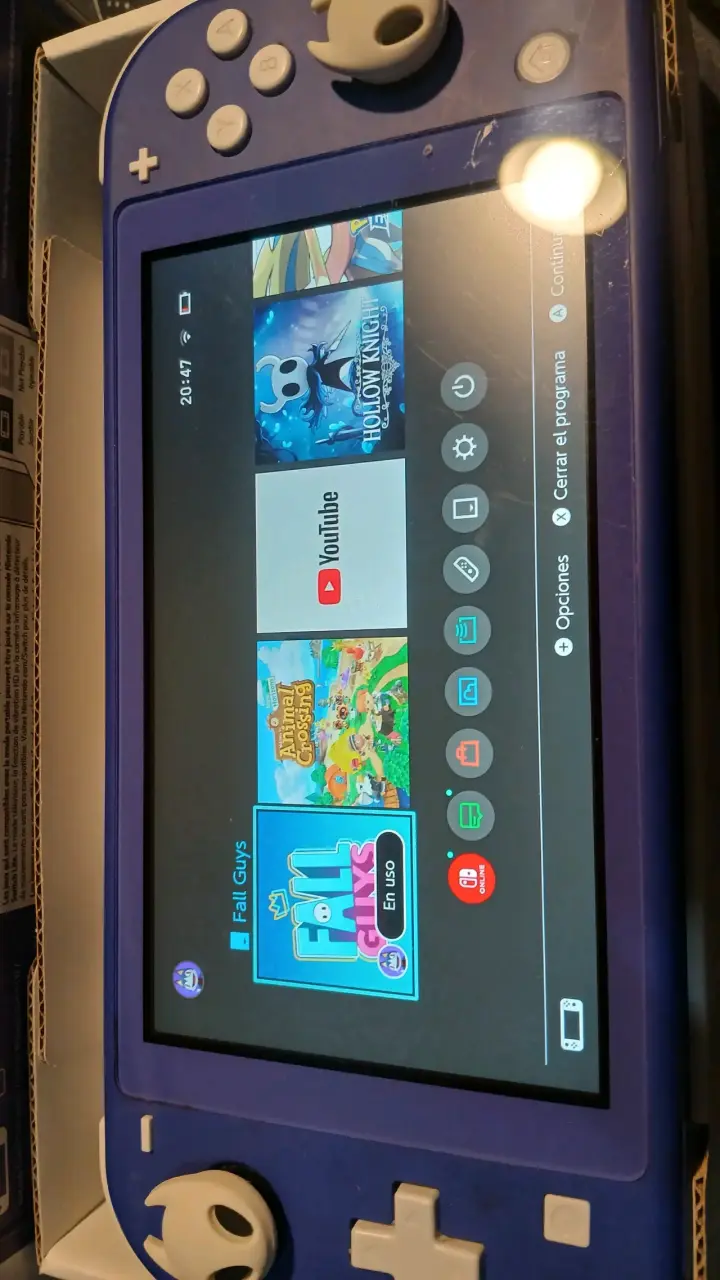 Nintendo Switch Lite Azul con animal crossing - 4