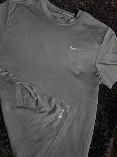 Polera Nike Dri-Fit gris - miniatura 1