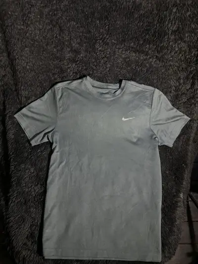 Polera Nike Dri-Fit gris - miniatura 2