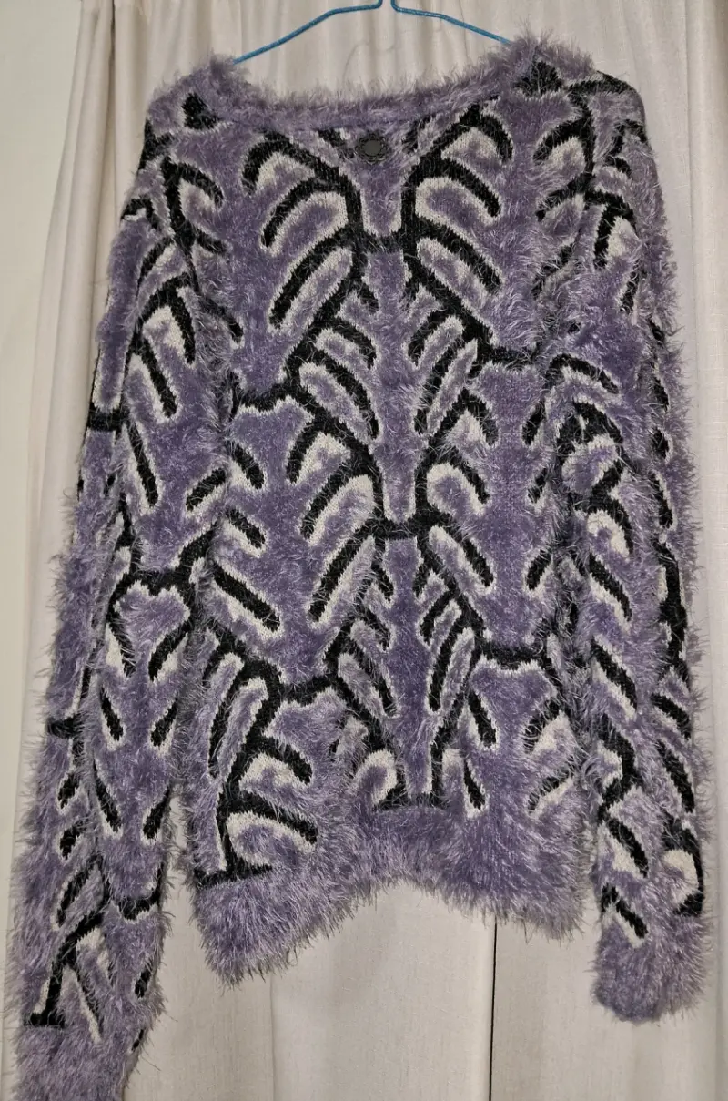 SuéterRapspdia.   Peludo morado y negro - 3