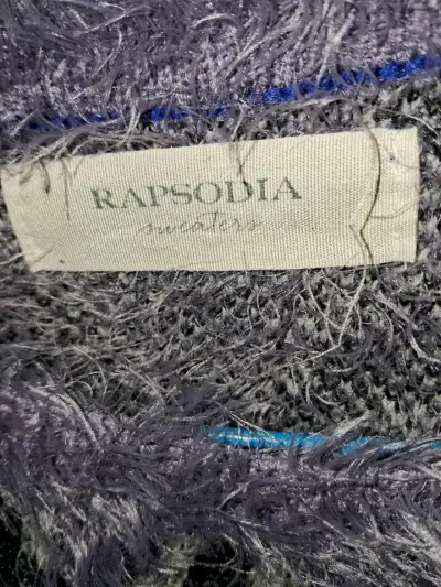 SuéterRapspdia.   Peludo morado y negro - miniatura 5