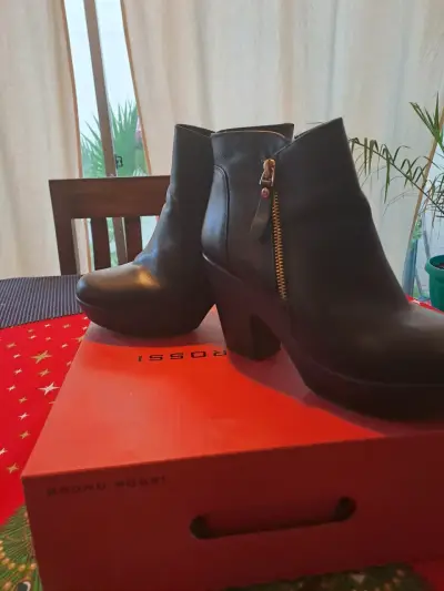 Botines negros con cierre - miniatura 1