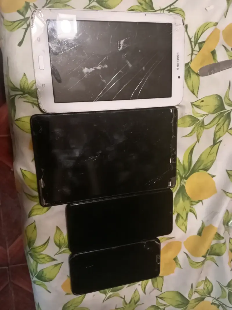 Lote de dispositivos electrónicos para reparar
