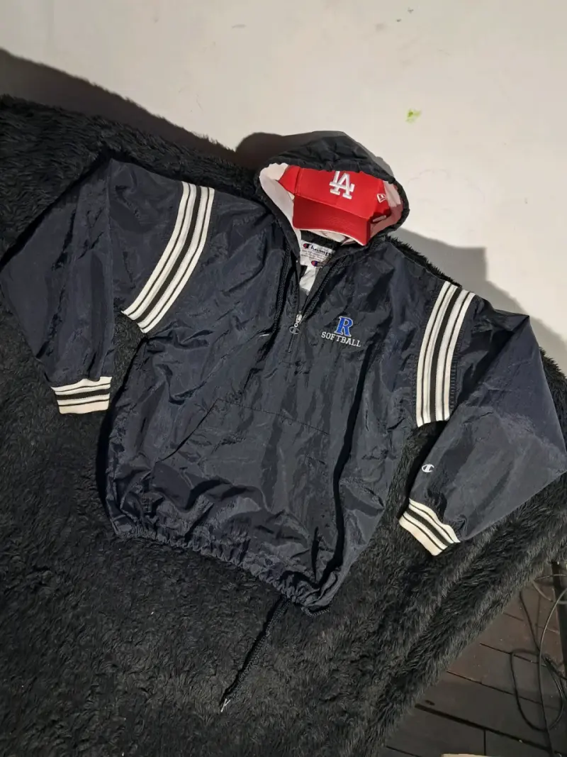 Chaqueta champions semi nueva - 2