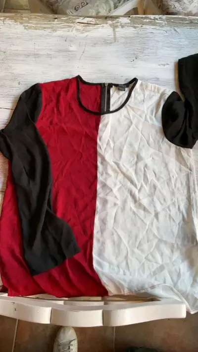 Polera bicolor rojo y blanco marca Marquis - miniatura 1