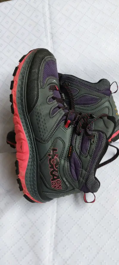 Botas trekking gris y rojo - miniatura 4