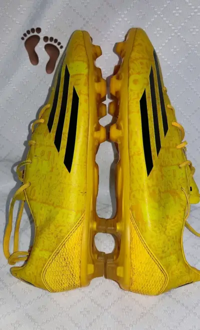 Zapatos de fútbol amarillos - miniatura 1