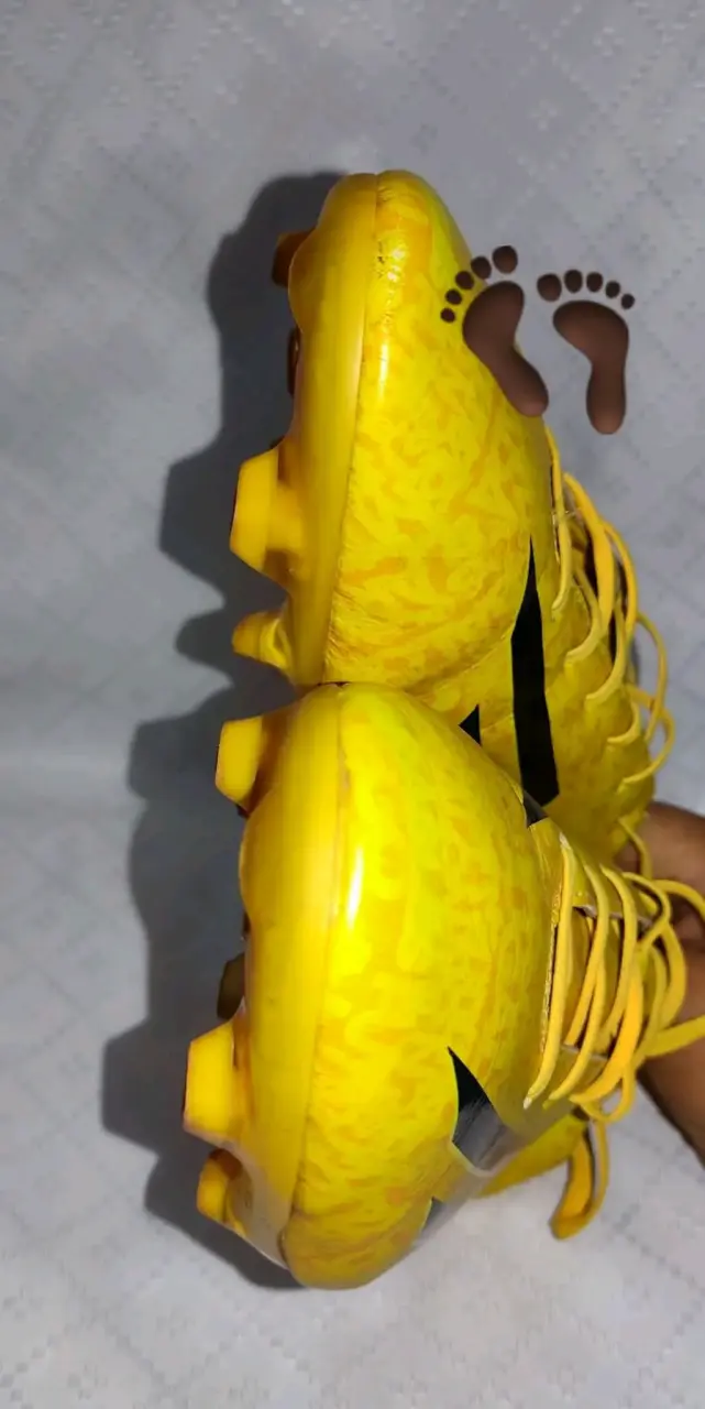 Zapatos de fútbol amarillos - 3