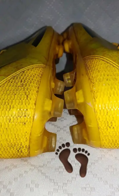 Zapatos de fútbol amarillos - miniatura 4