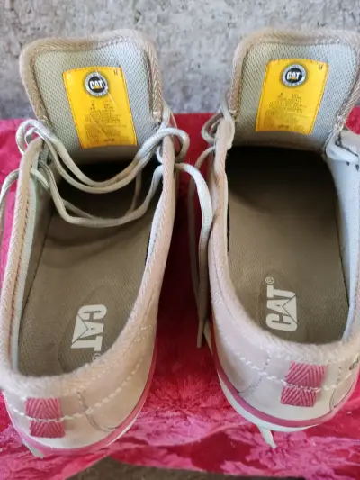 Zapatillas CAT beige con cordones - miniatura 2