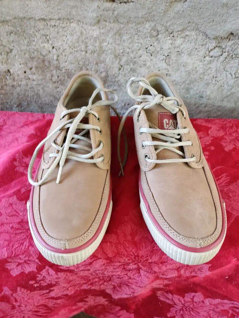 Zapatillas CAT beige con cordones - 3